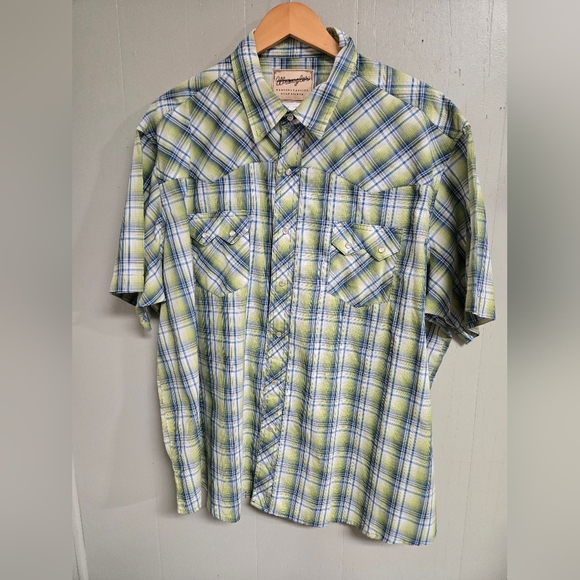 Wrangler Men's Blue and Green Plaid Button Down Shirt - Picture 1 of 7